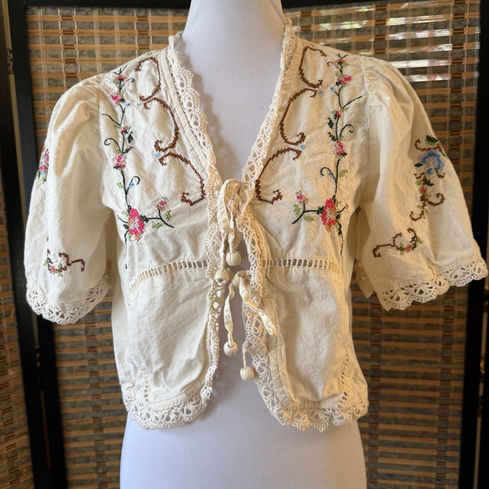 Jennifer & Grace Embroidered Bolero Women Small Ivory Boho Crochet Shrug